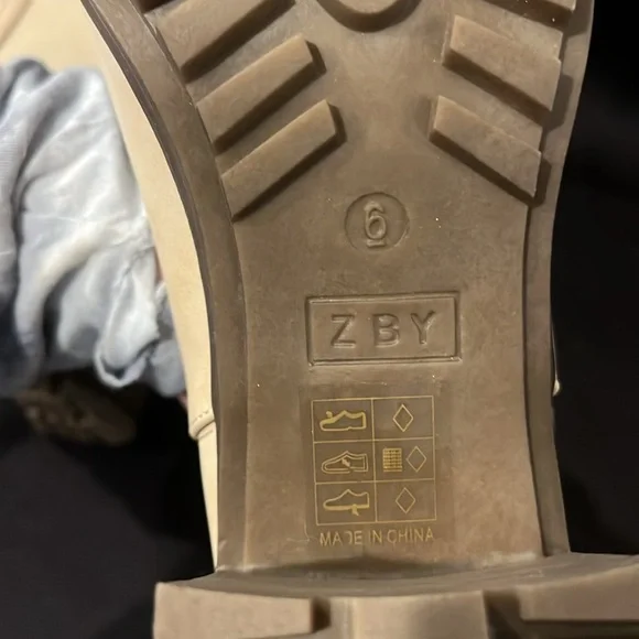 Brand new! ZBY booties - Picture 5 of 6